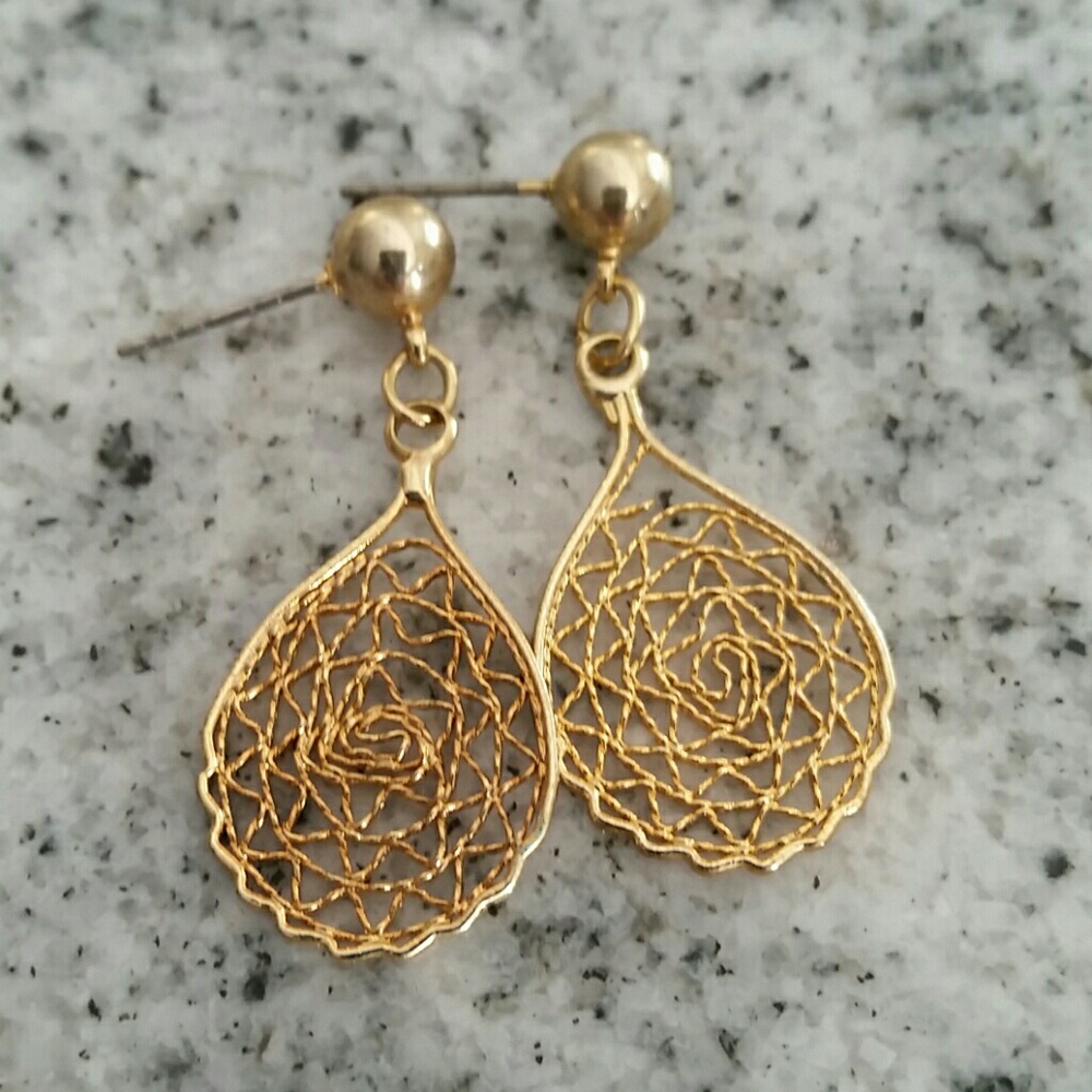 Spider Web Earrings - Picture 5 of 6